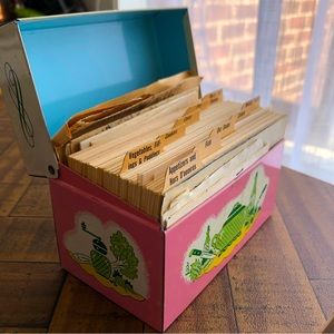 Vintage Recipe Box with Recipes